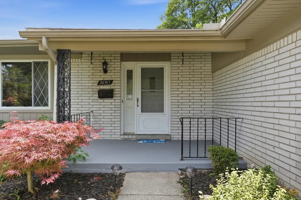 38515 Grandon Street Livonia City MI 48150