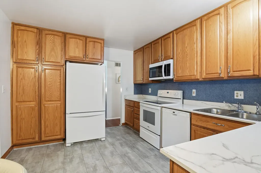 38515 Grandon Street Livonia City MI 48150