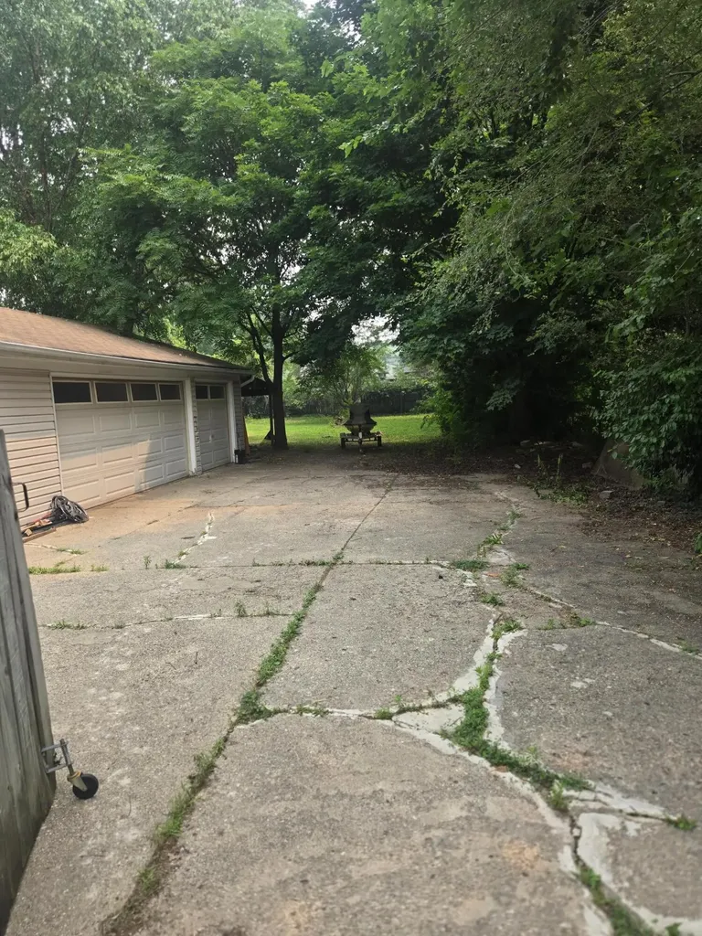 23582 Beierman Avenue Unknown City MI 48091