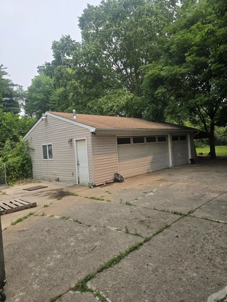 23582 Beierman Avenue Unknown City MI 48091