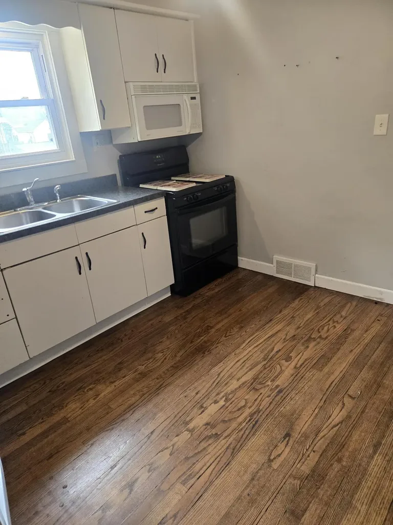 23582 Beierman Avenue Unknown City MI 48091