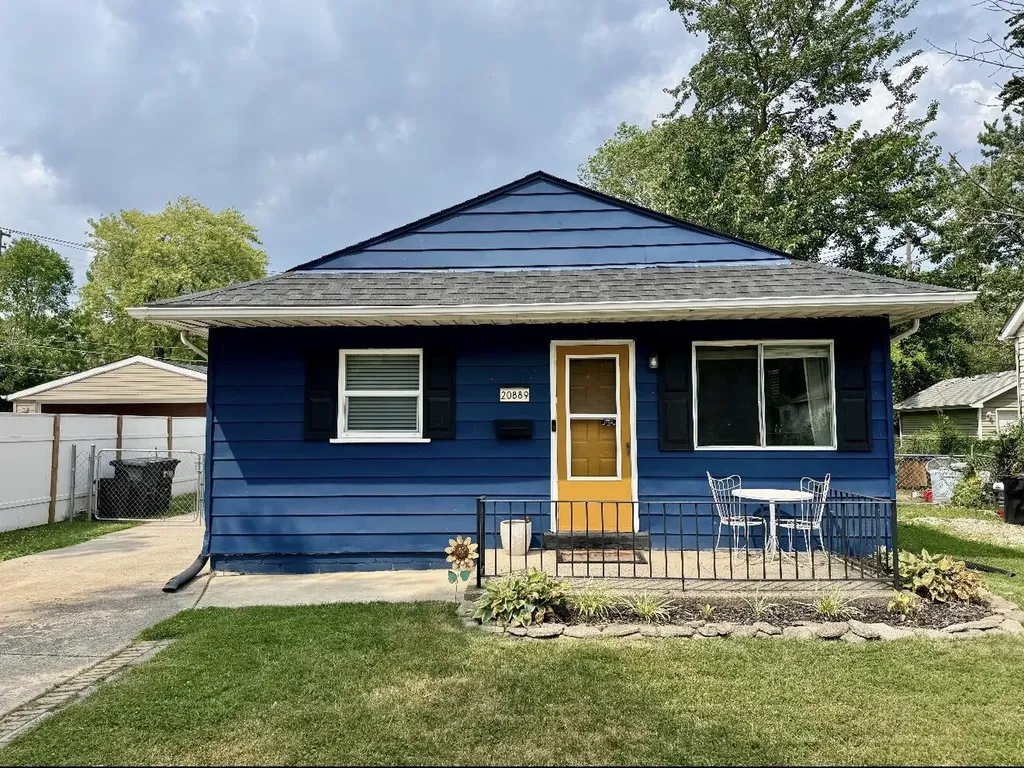20889 E Ridgemont Road Harper Woods City MI 48225