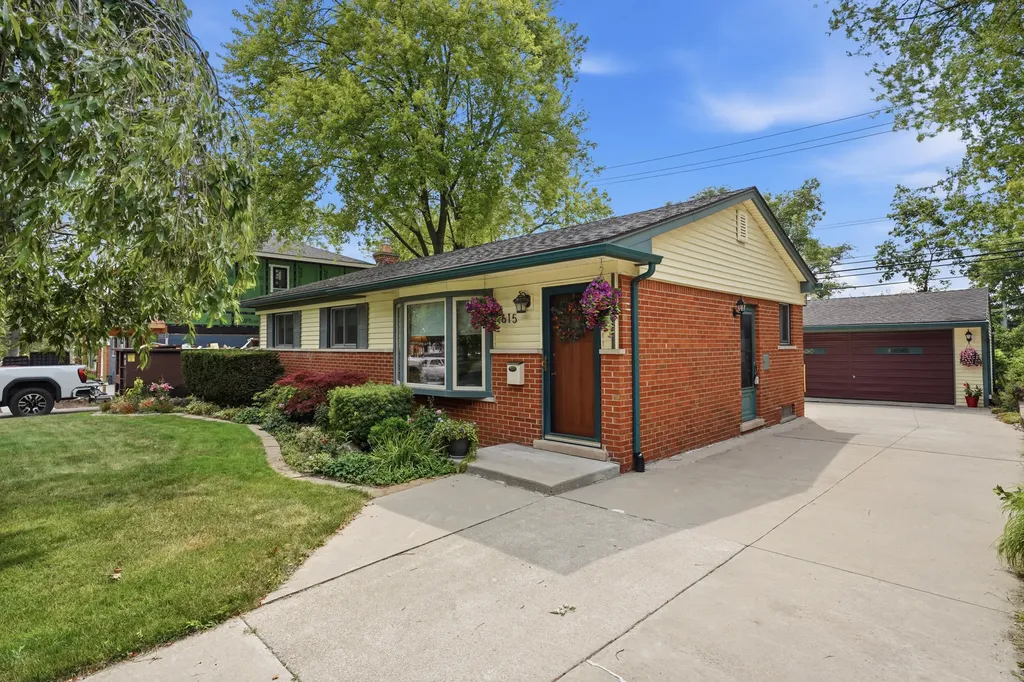 615 Elizabeth Street Rochester City MI 48307