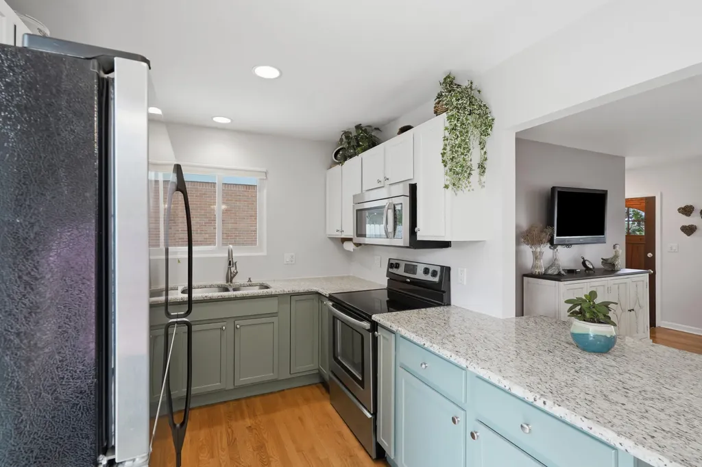 615 Elizabeth Street Rochester City MI 48307