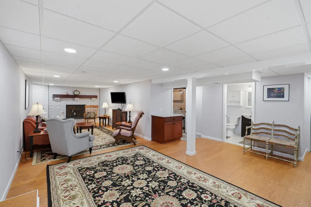 615 Elizabeth Street Rochester City MI 48307