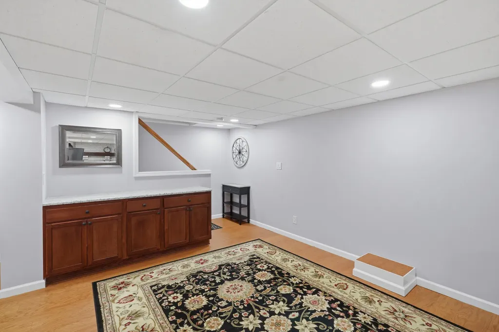 615 Elizabeth Street Rochester City MI 48307