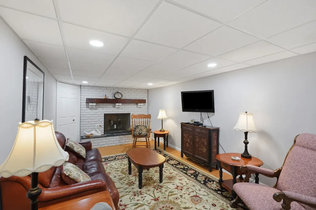615 Elizabeth Street Rochester City MI 48307