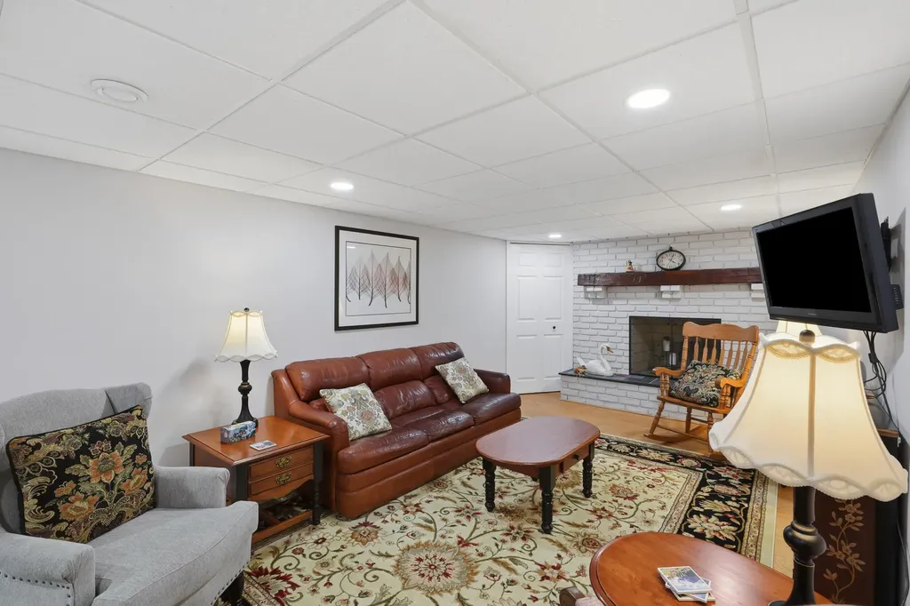 615 Elizabeth Street Rochester City MI 48307