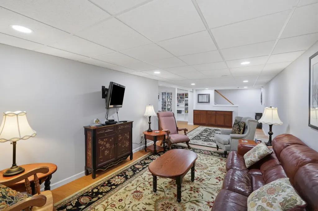 615 Elizabeth Street Rochester City MI 48307