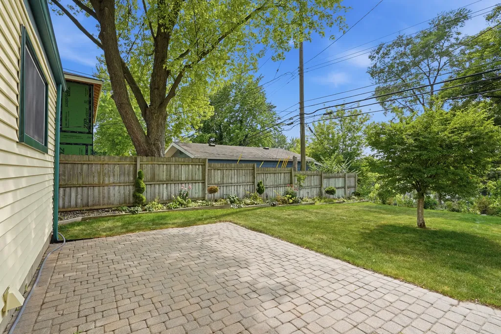 615 Elizabeth Street Rochester City MI 48307