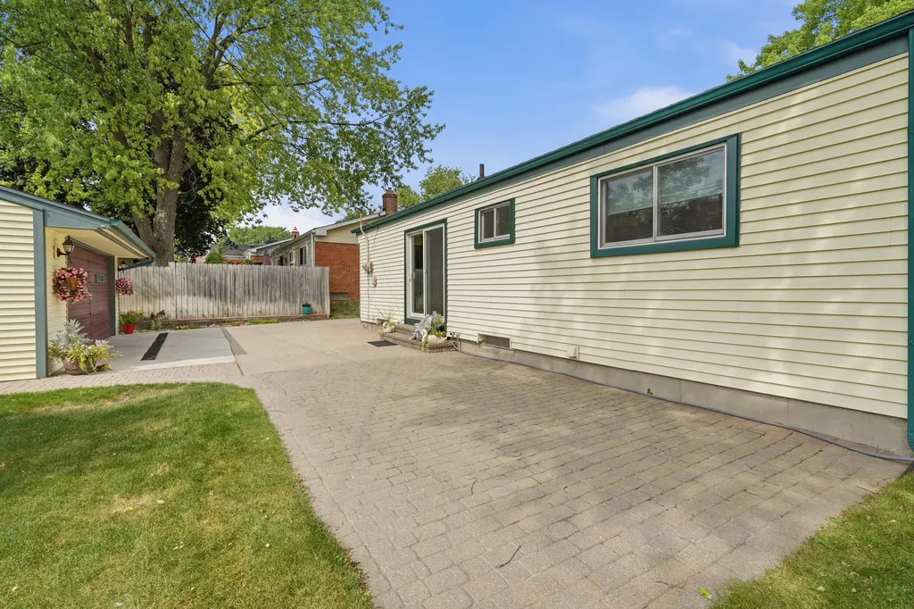 615 Elizabeth Street Rochester City MI 48307