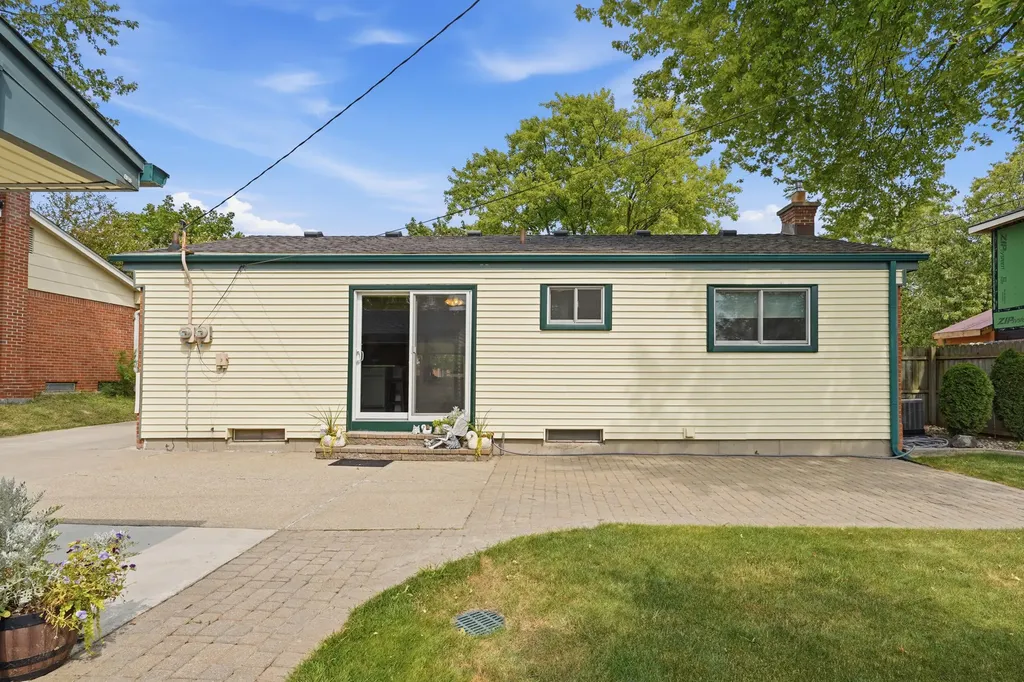 615 Elizabeth Street Rochester City MI 48307