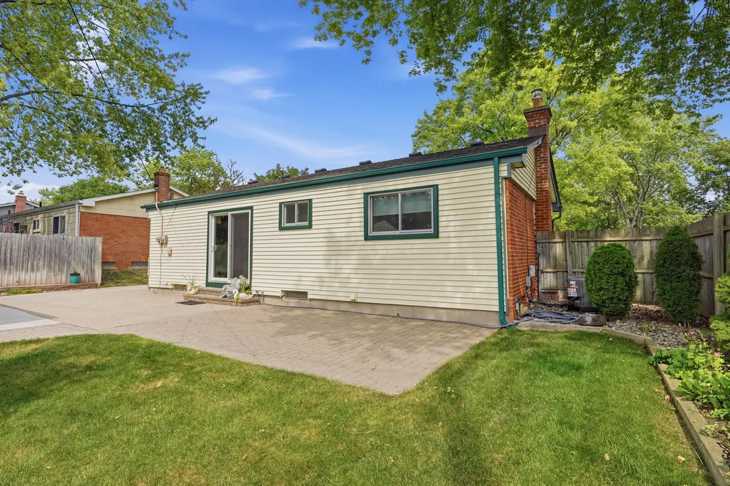 615 Elizabeth Street Rochester City MI 48307