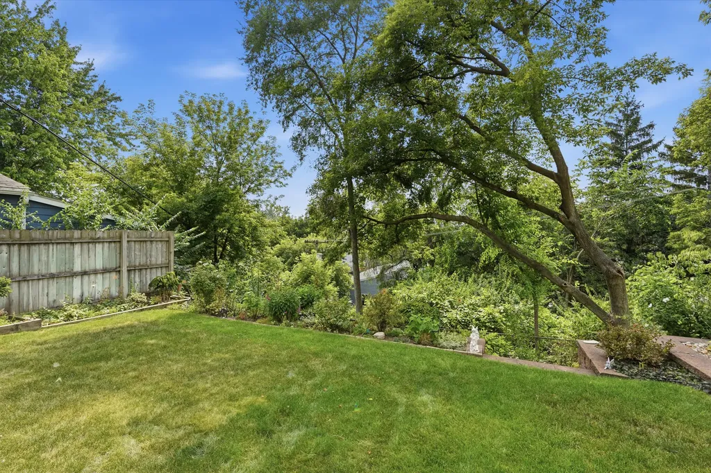 615 Elizabeth Street Rochester City MI 48307