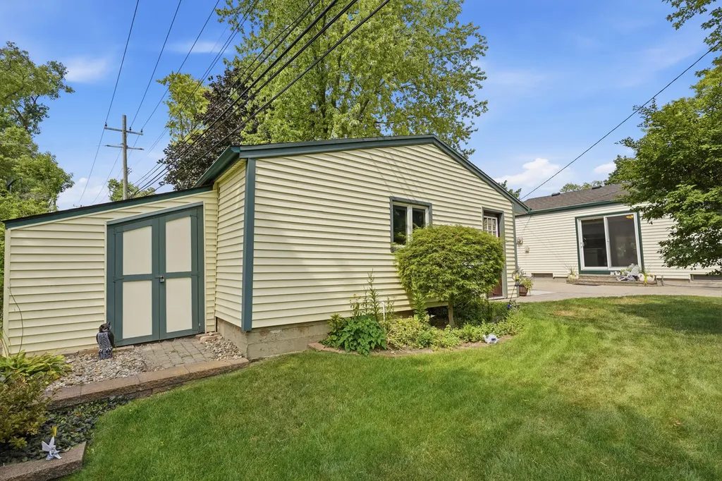 615 Elizabeth Street Rochester City MI 48307