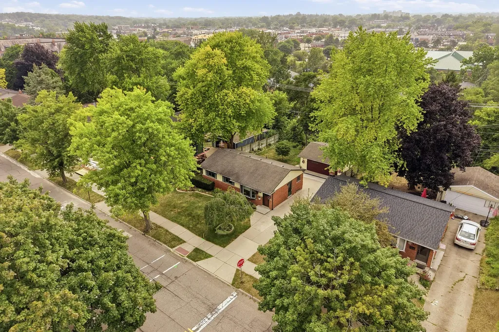 615 Elizabeth Street Rochester City MI 48307