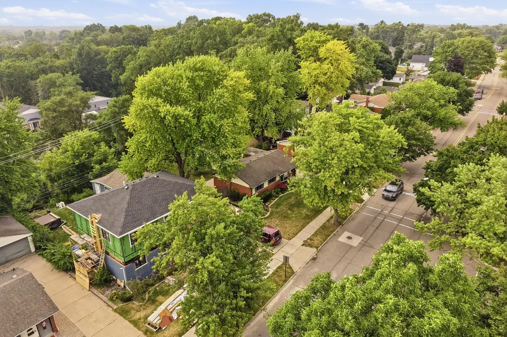 615 Elizabeth Street Rochester City MI 48307