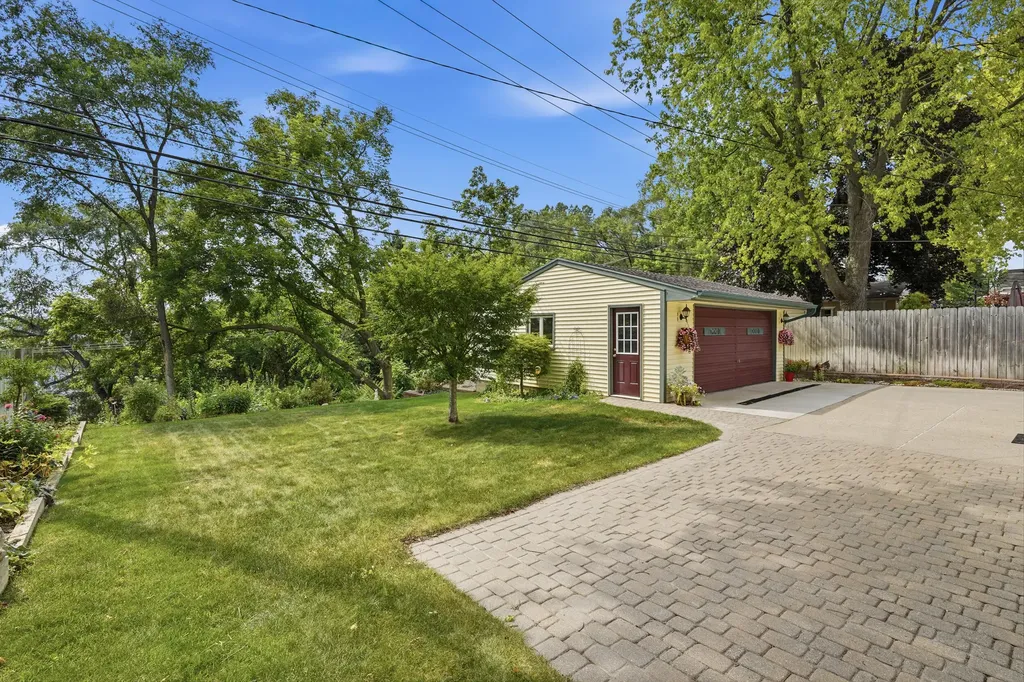 615 Elizabeth Street Rochester City MI 48307