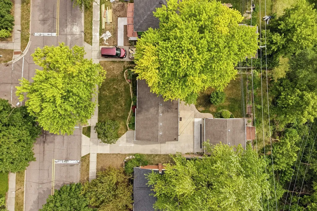 615 Elizabeth Street Rochester City MI 48307