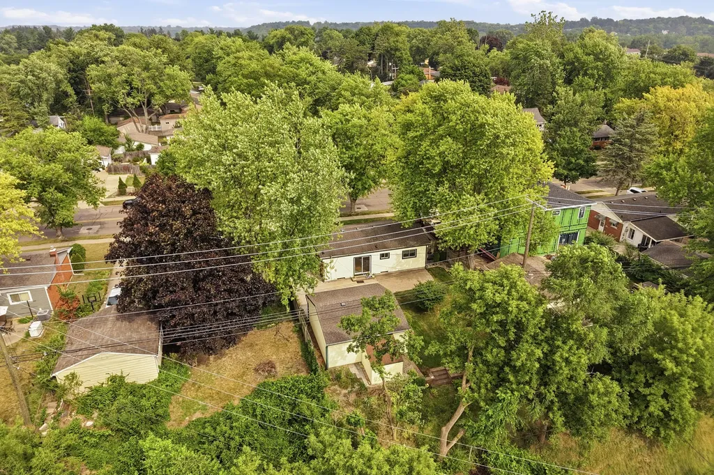615 Elizabeth Street Rochester City MI 48307