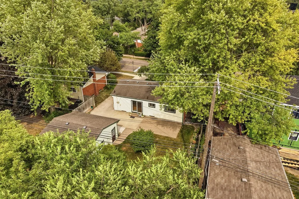 615 Elizabeth Street Rochester City MI 48307