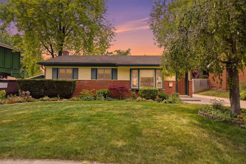 615 Elizabeth Street Rochester City MI 48307