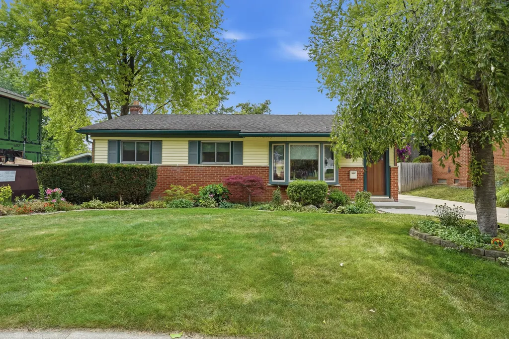 615 Elizabeth Street Rochester City MI 48307
