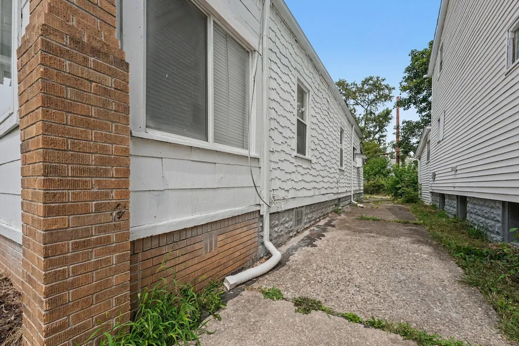 17179 Detroit Street Detroit City MI 48224