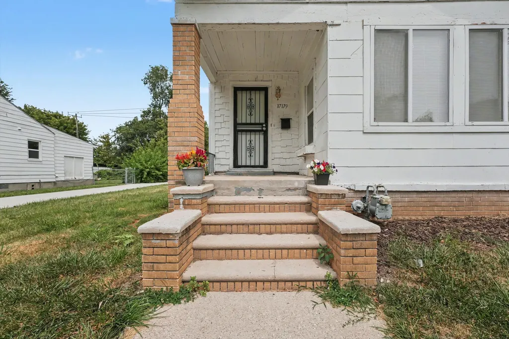 17179 Detroit Street Detroit City MI 48224