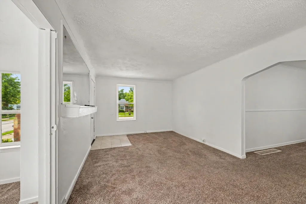 17179 Detroit Street Detroit City MI 48224