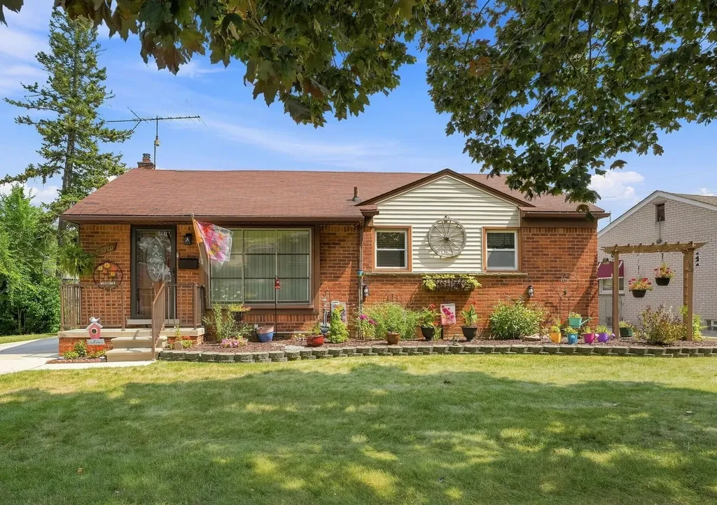 29470 Robert Drive Livonia City MI 48150
