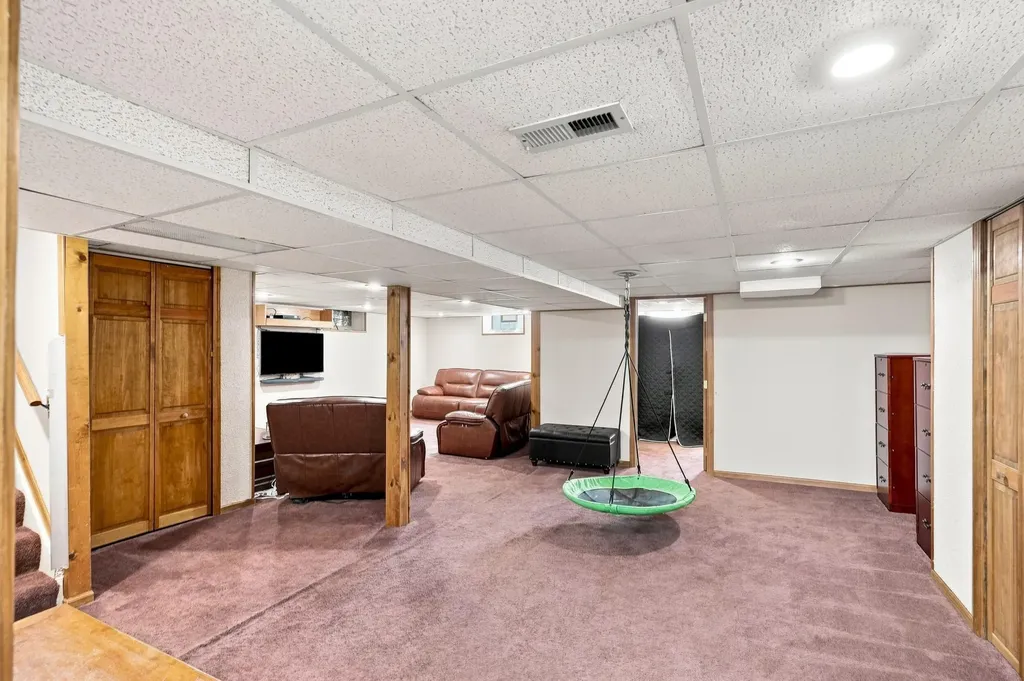 29470 Robert Drive Livonia City MI 48150