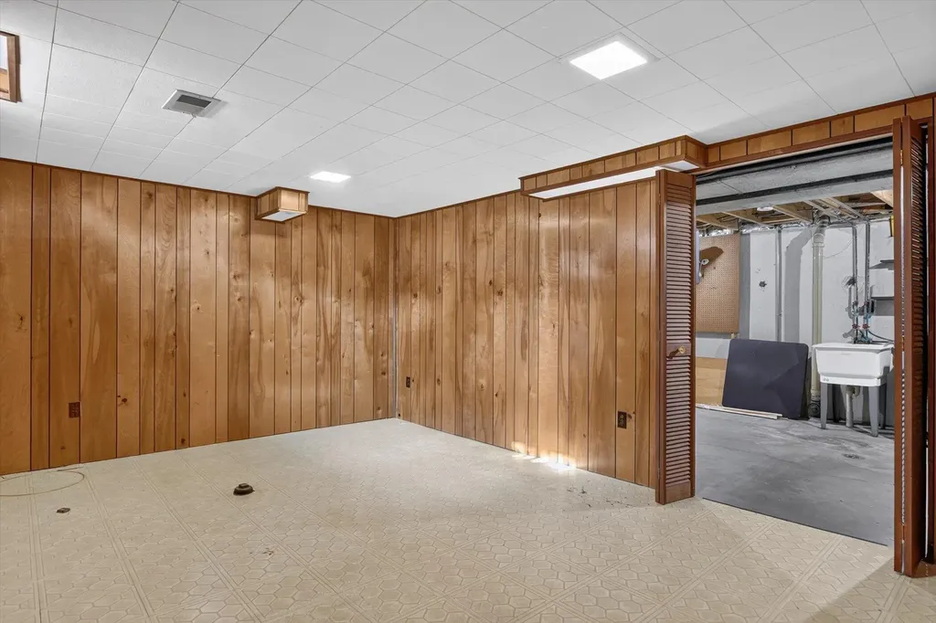 145 Sheffield Drive Saline City MI 48176