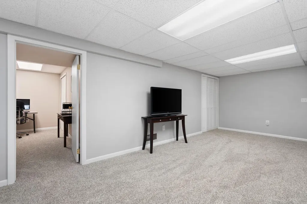 6556 Pennstone Circle Pittsfield Charter Township MI 48176
