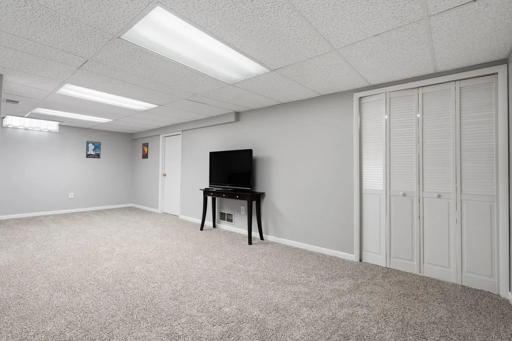 6556 Pennstone Circle Pittsfield Charter Township MI 48176