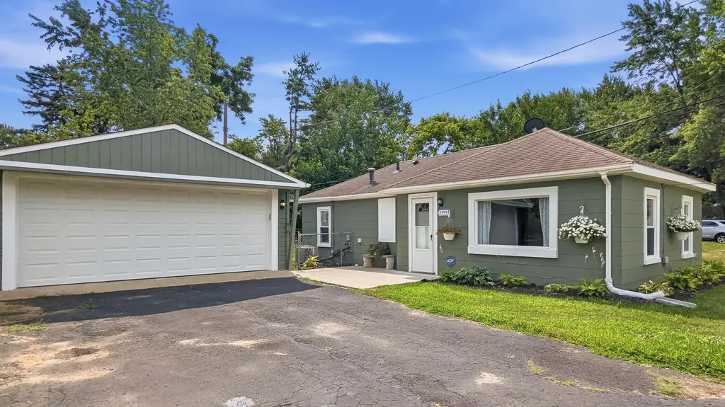 35553 Booth Westland City MI 48186
