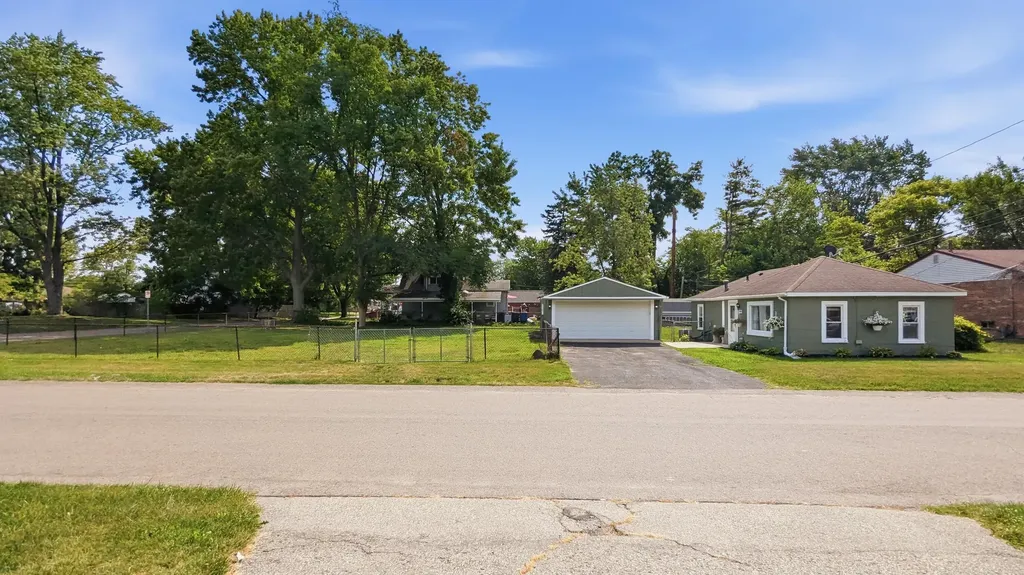 35553 Booth Westland City MI 48186