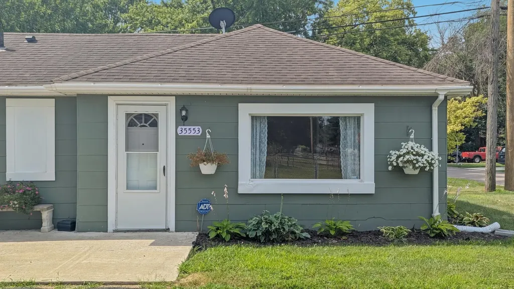 35553 Booth Westland City MI 48186