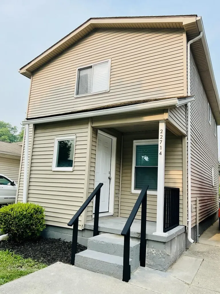22714 Heussner Avenue Warren City MI 48089