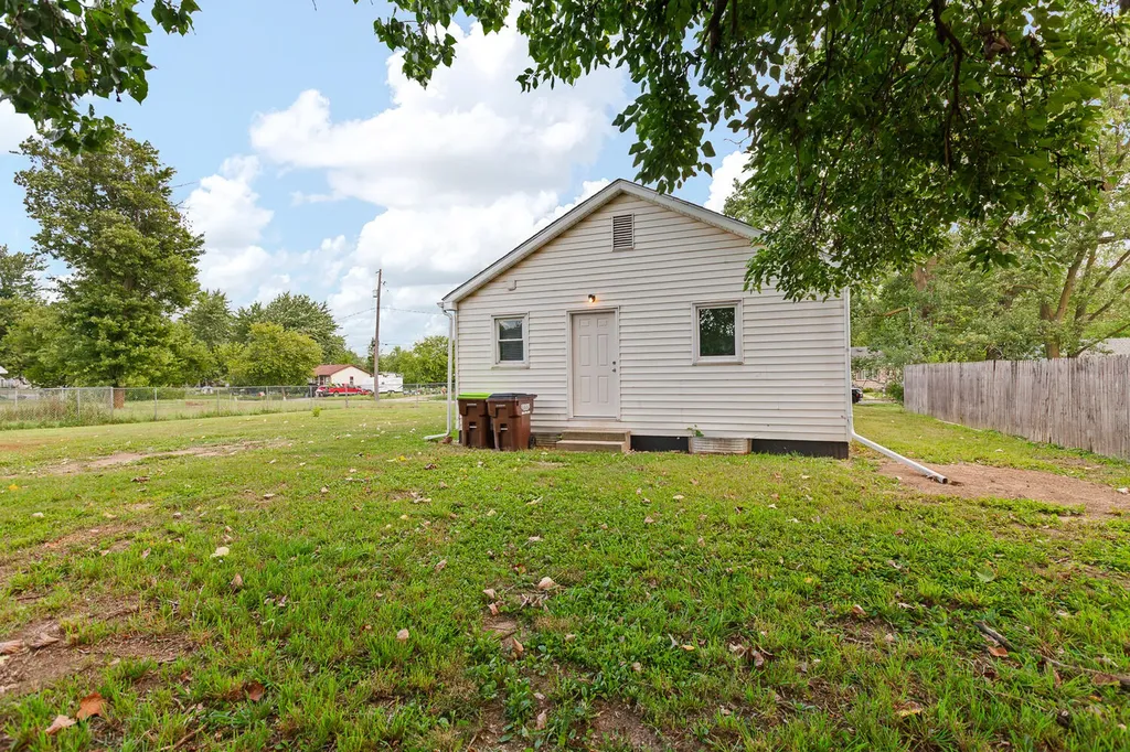 924 Oak Street Adrian City MI 49221