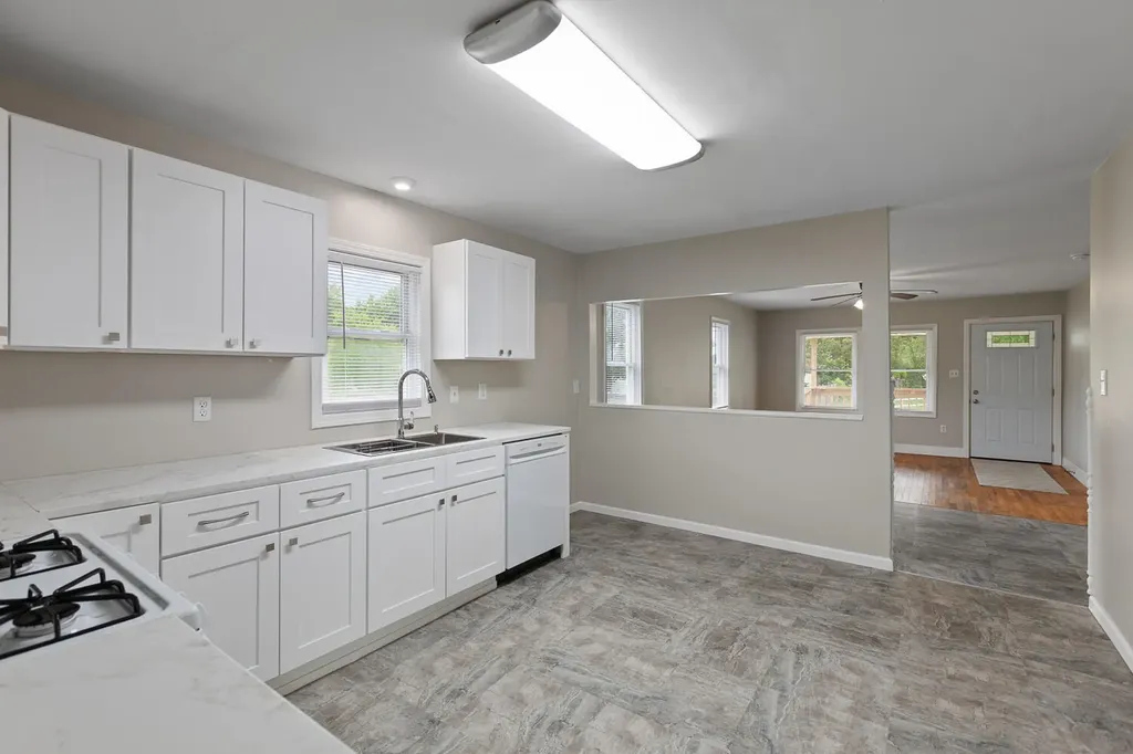 924 Oak Street Adrian City MI 49221