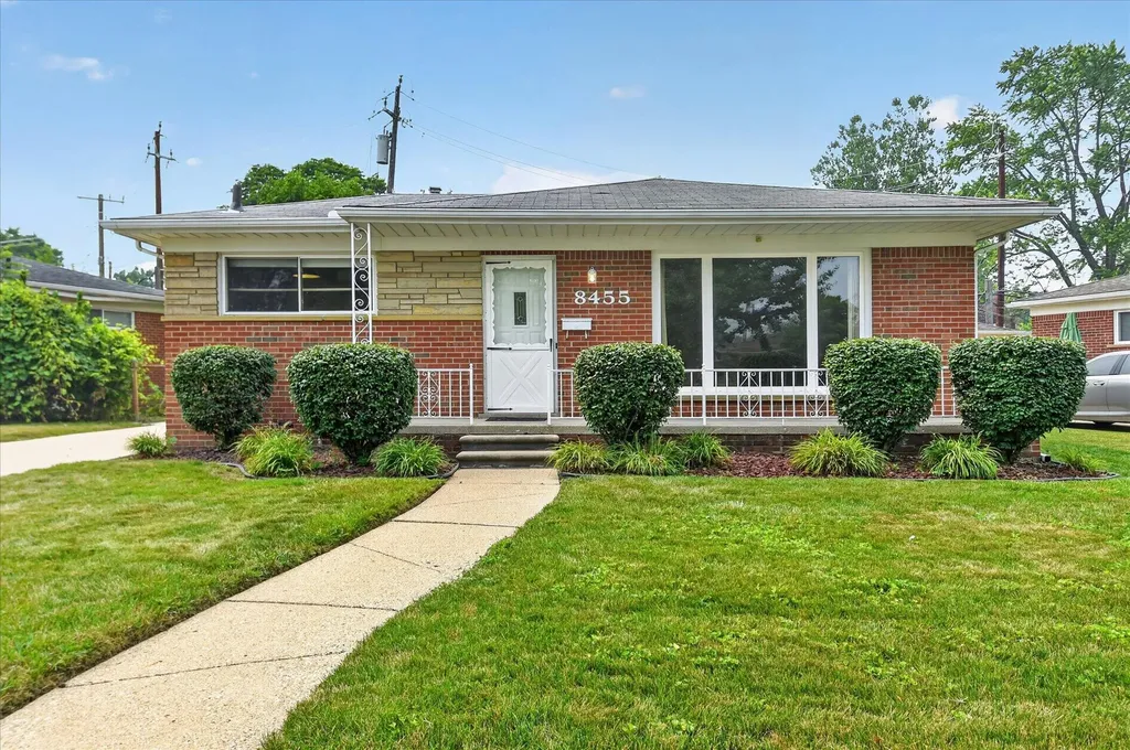 8455 Rockland Street Dearborn Heights City MI 48127