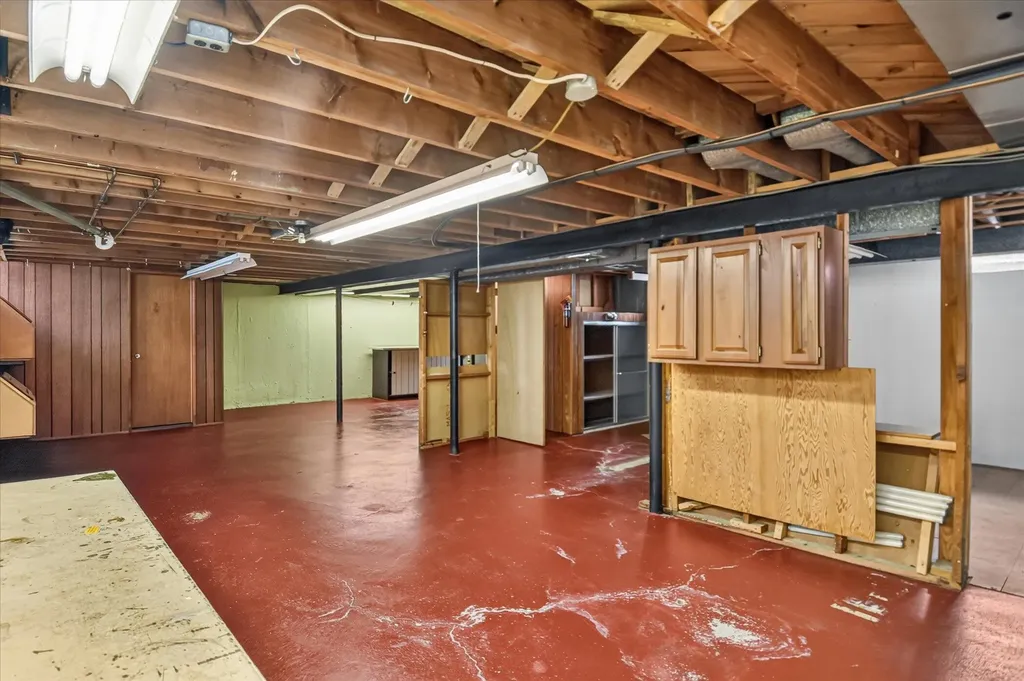 8455 Rockland Street Dearborn Heights City MI 48127