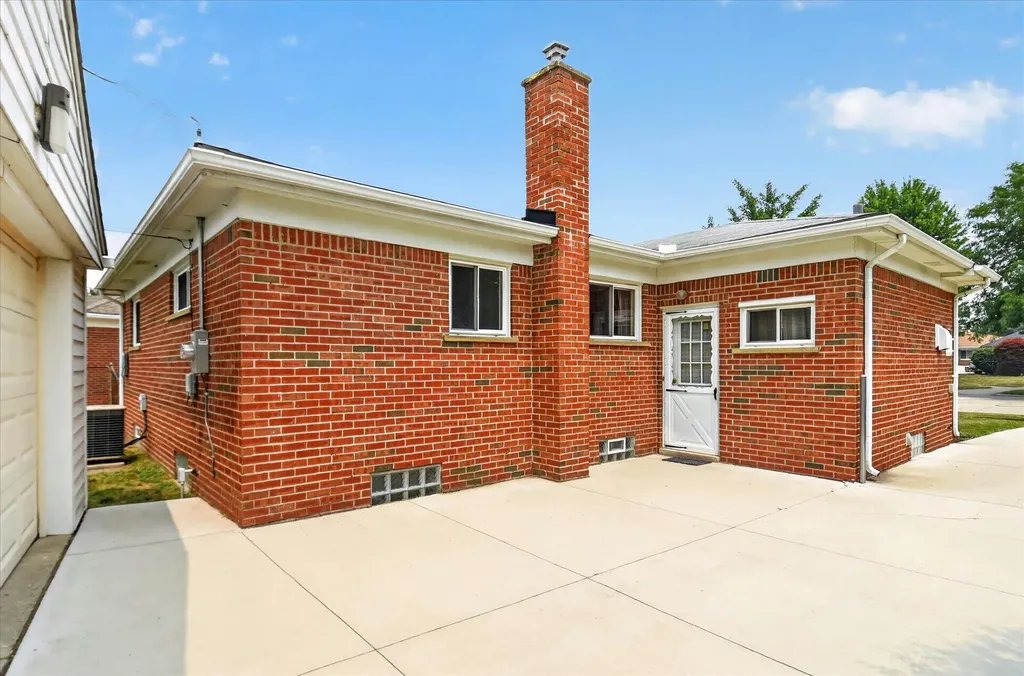 8455 Rockland Street Dearborn Heights City MI 48127