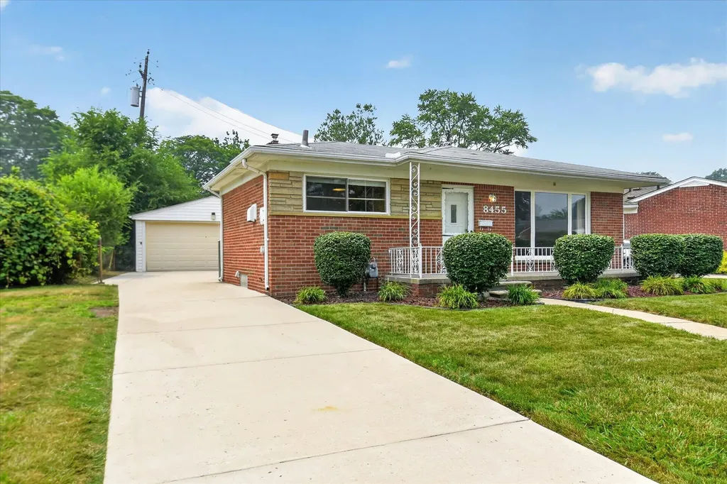 8455 Rockland Street Dearborn Heights City MI 48127
