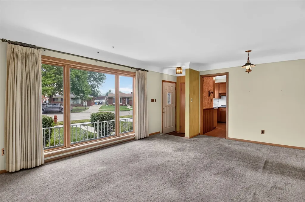 8455 Rockland Street Dearborn Heights City MI 48127