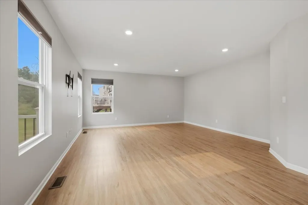 247 Sandhill Court Oakland Charter Township MI 48386