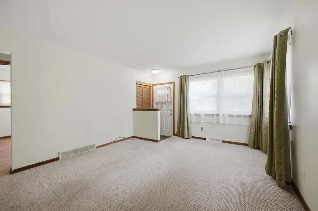 25248 Hass Street Dearborn Heights City MI 48127