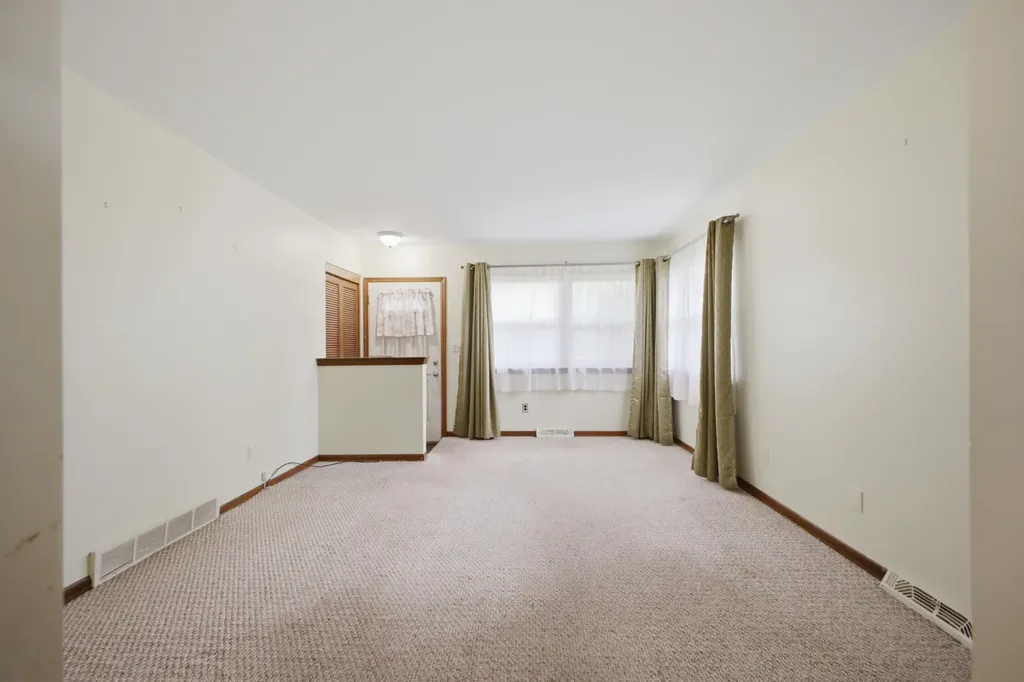 25248 Hass Street Dearborn Heights City MI 48127