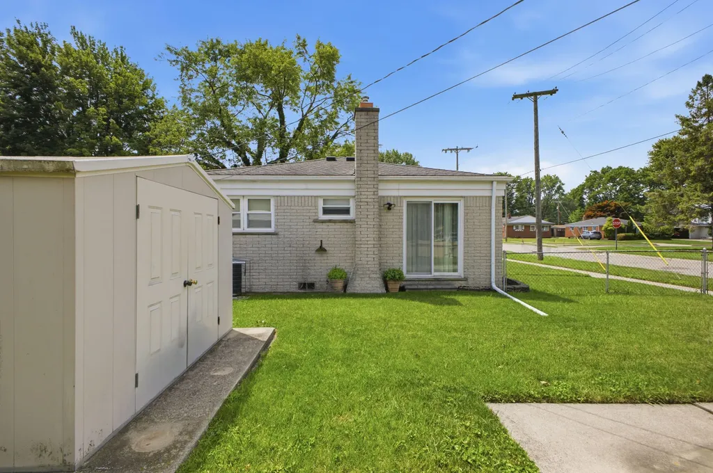25248 Hass Street Dearborn Heights City MI 48127